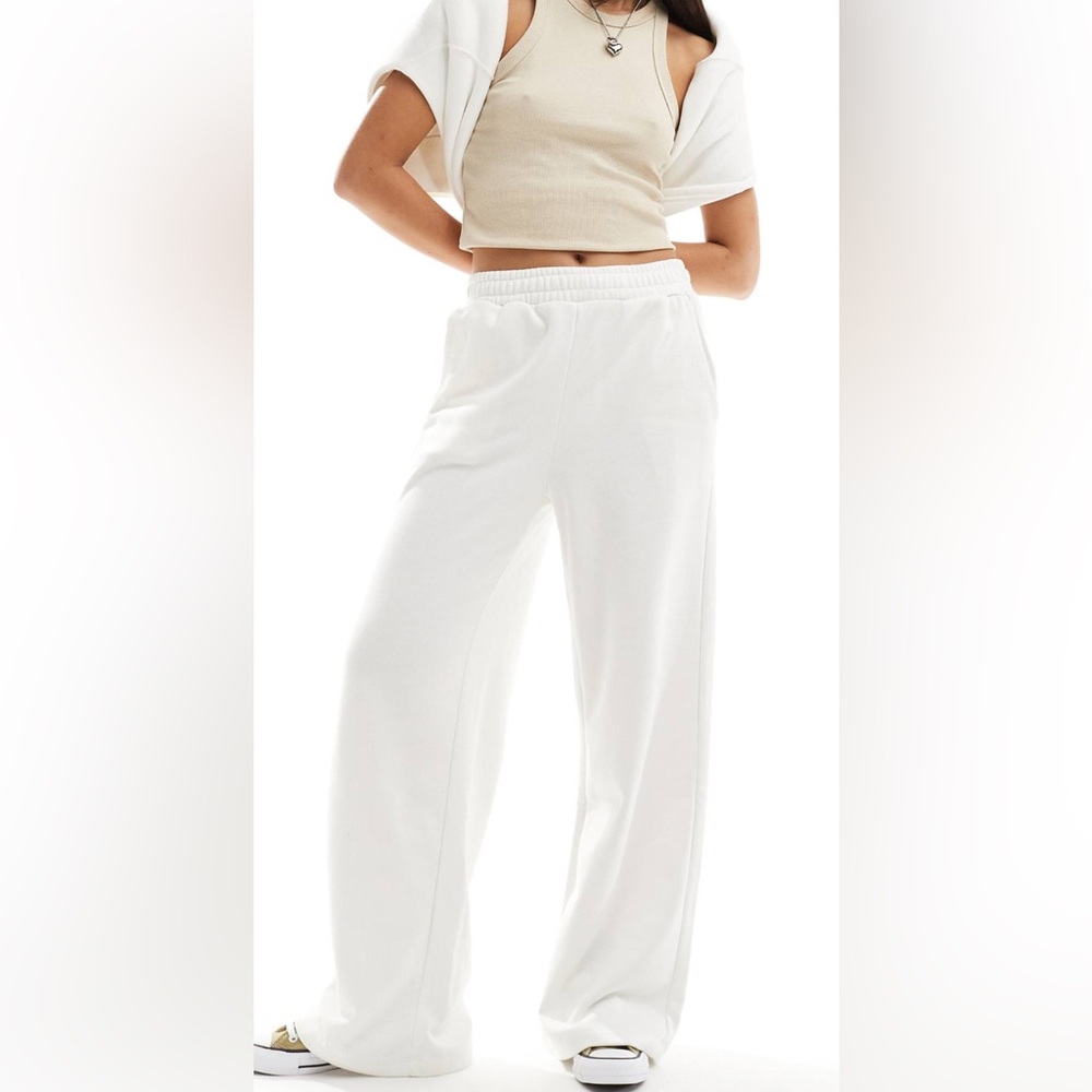 Bershka wide leg sweatpants in white size Medium - Picture 2 of 4